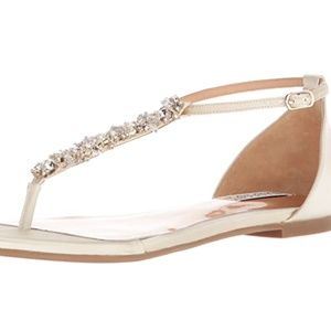 Badgley Mischka Women's Holbrook Flat Sandal - Ivory